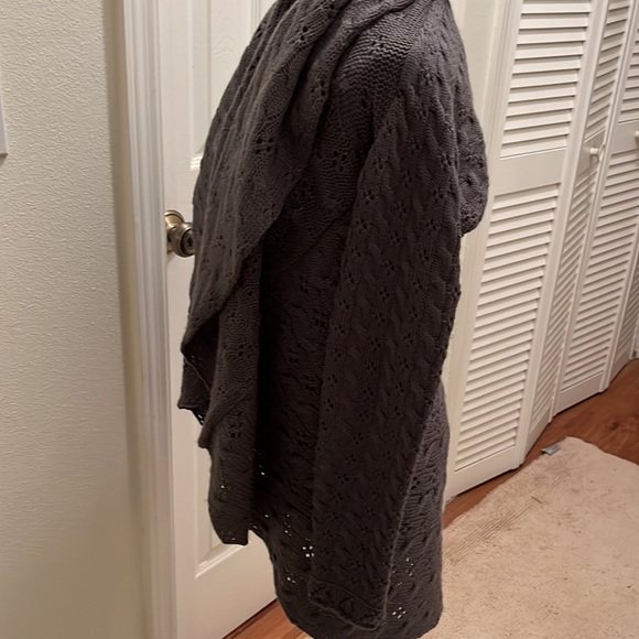 Italca Of Italy, Eyelet Knit, Hi-Low Hem, Draped Fabric Cardigan/ Shrug - Picture 6 of 8